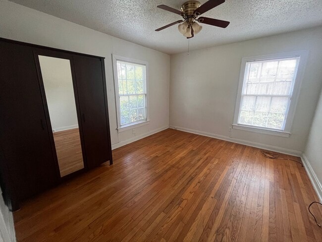 Building Photo - 3bed/1bath House - Two Blocks from Campus