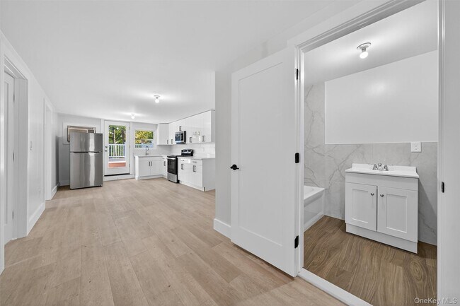 Building Photo - 12 N Church St