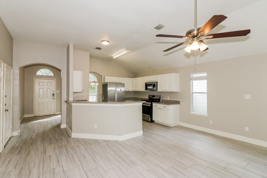 Building Photo - 25235 Clover Ranch Dr