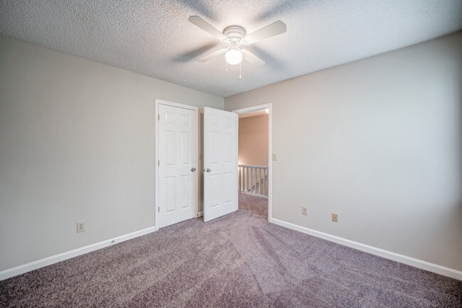Building Photo - 4084 Hidden Hollow Dr