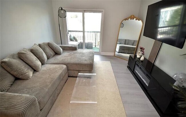 Building Photo - 1074 Peachtree Walk NE