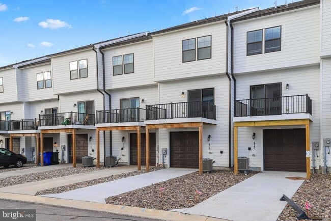 Building Photo - 721 Courier Ln