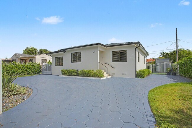 Building Photo - 6511 SW 18th St