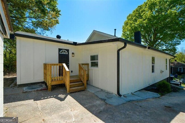 Building Photo - 2203 Wingate St SW