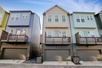 Building Photo - Stunning New Build!
