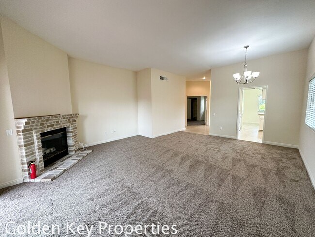 Building Photo - End-unit condo in the Villas of Calavera H...