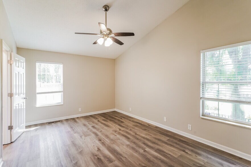 Building Photo - 404 Sorensen Way