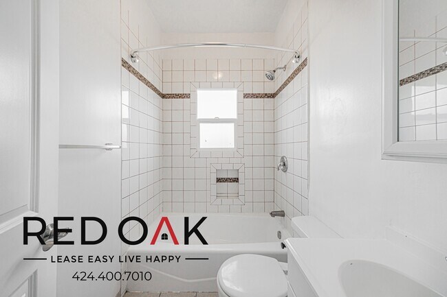 Building Photo - 5139 Melrose Ave