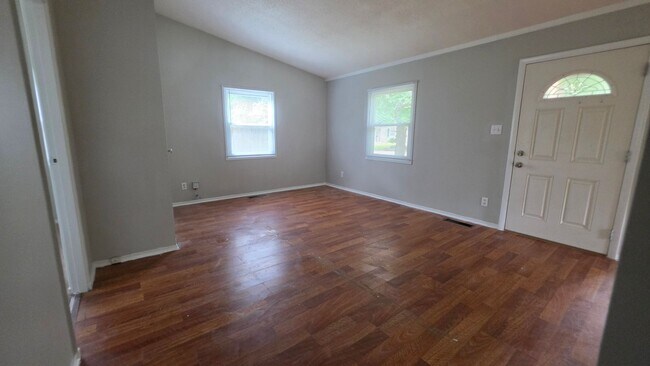 Building Photo - 1418 Hollycrest Dr