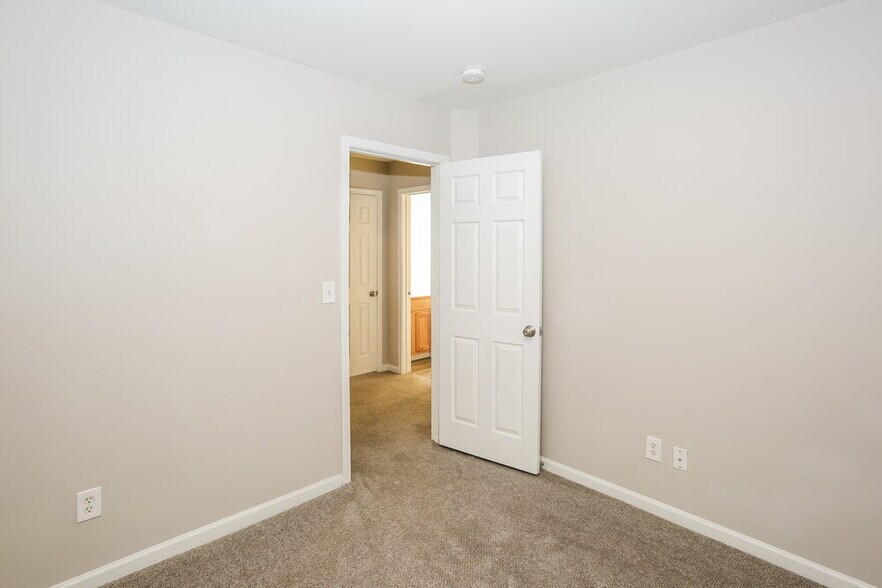 Building Photo - 2627 Marmac Rd