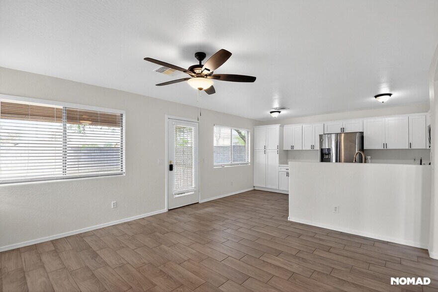Building Photo - 7118 N 77th Dr