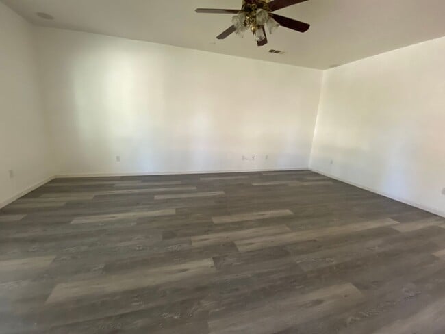 Building Photo - Cozy Home for rent in Visalia