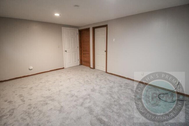 Building Photo - Spacious 5 Bedroom / 2.5 Bathroom Home | Near Ralston