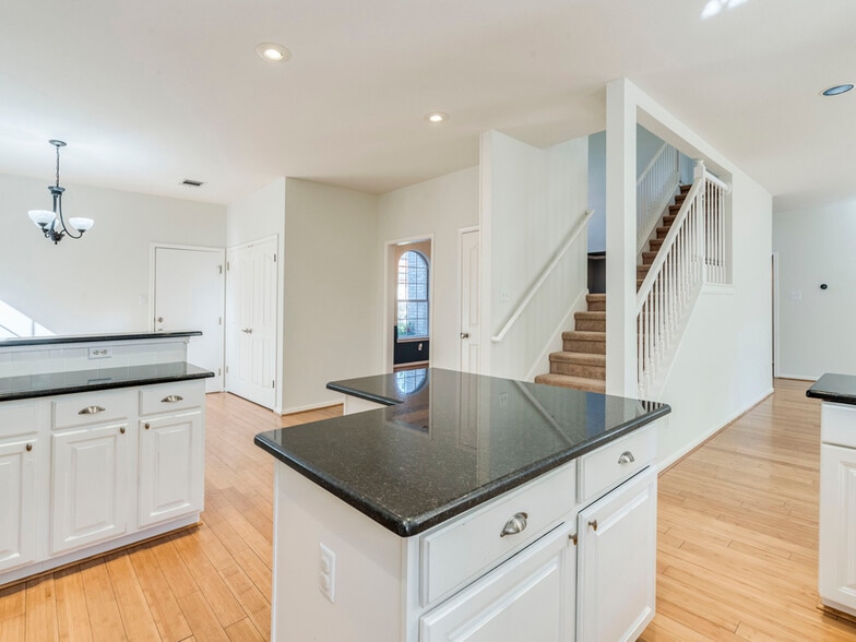 Building Photo - 6911 Gentle Oak Dr