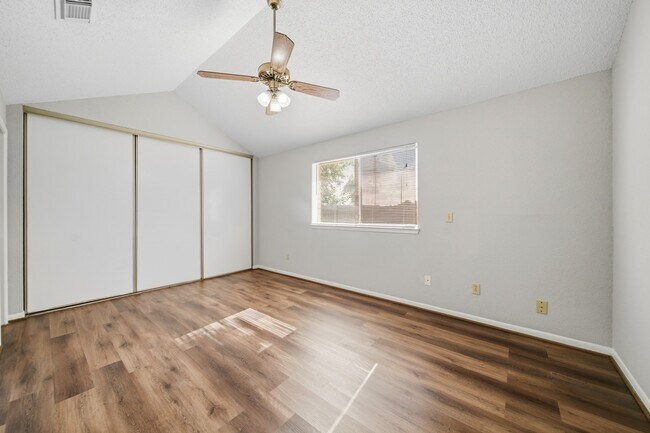 Building Photo - 2819 Kettle Run Dr