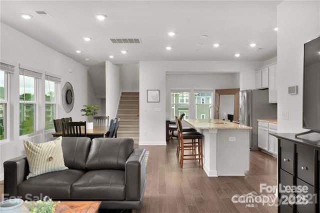 Building Photo - 2410 Arbor Loop Dr