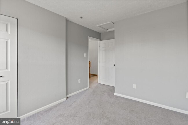 Building Photo - 5030 Finsbury Rd