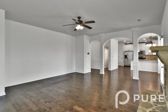 Building Photo - 522 Moulton Way