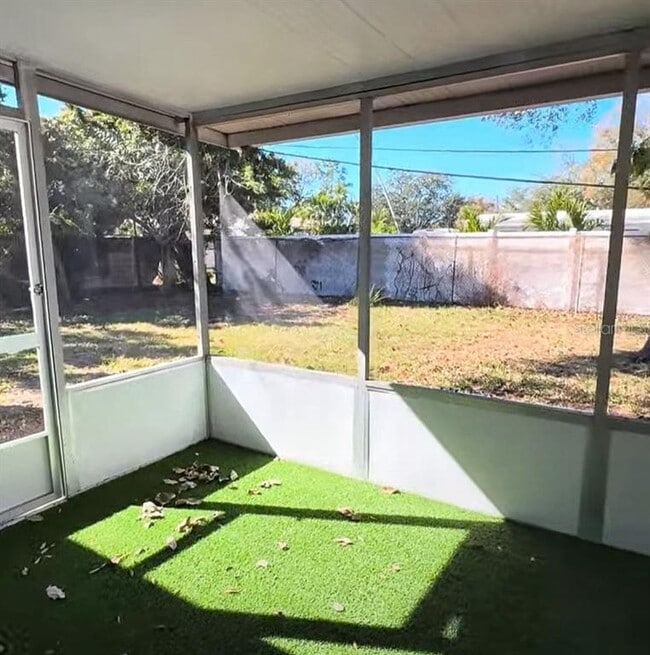 Building Photo - 5520 Hobson St NE