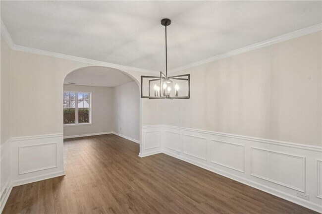 Building Photo - 3120 Northcliff Dr