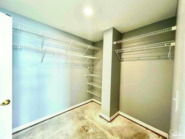 Building Photo - 825 Bayshore Dr