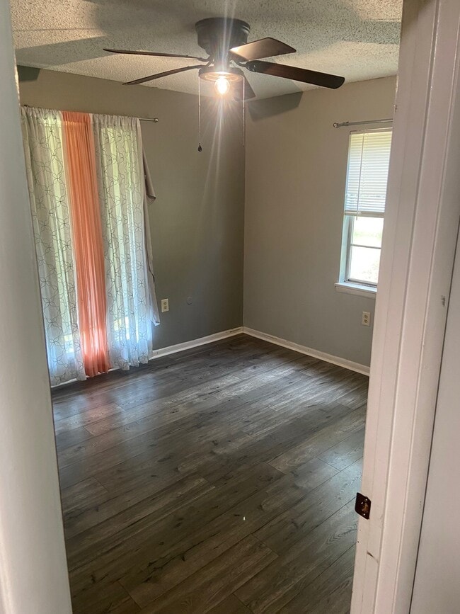 Building Photo - 18700 Bruce Ln