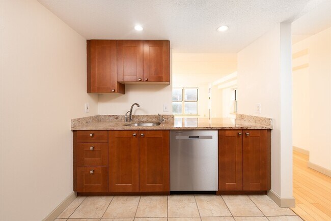 Building Photo - 108 Peterborough St