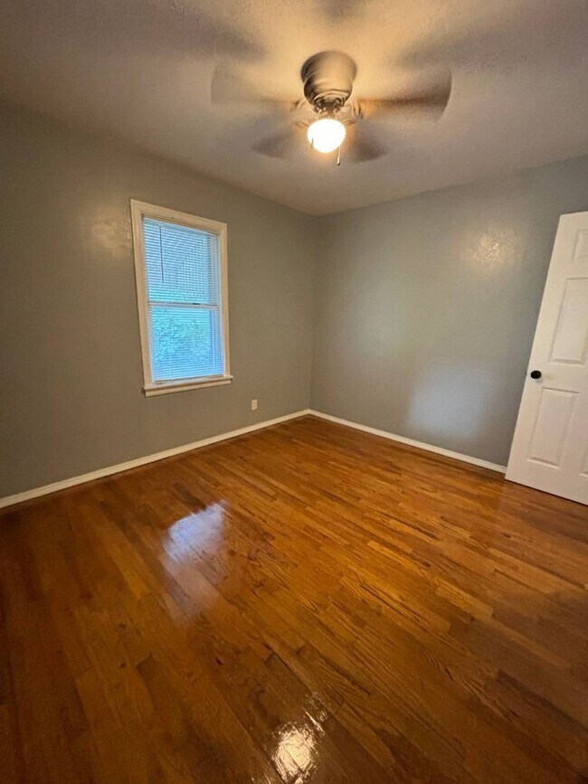 Building Photo - Must See 3 Bedroom