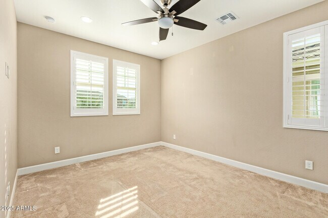 Building Photo - 4322 S Gardenia Dr