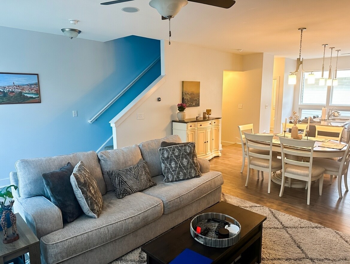 Building Photo - 1247 W 75th St