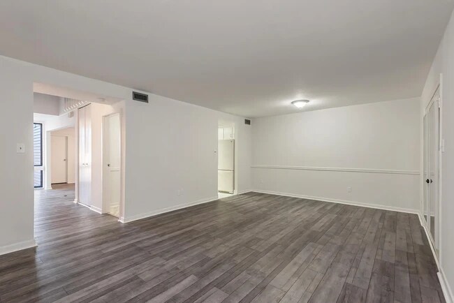 Building Photo - 98 Valley Forge Dr