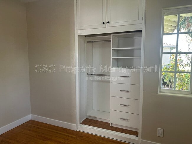 Building Photo - 10532 La Mirada Blvd