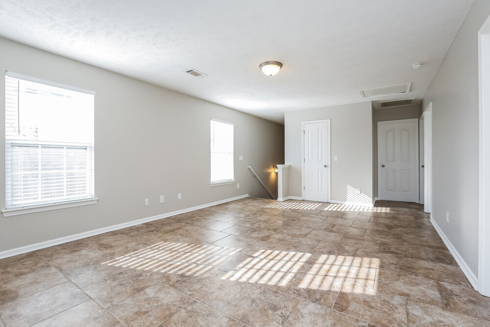Building Photo - 172 Lyndhurst Dr