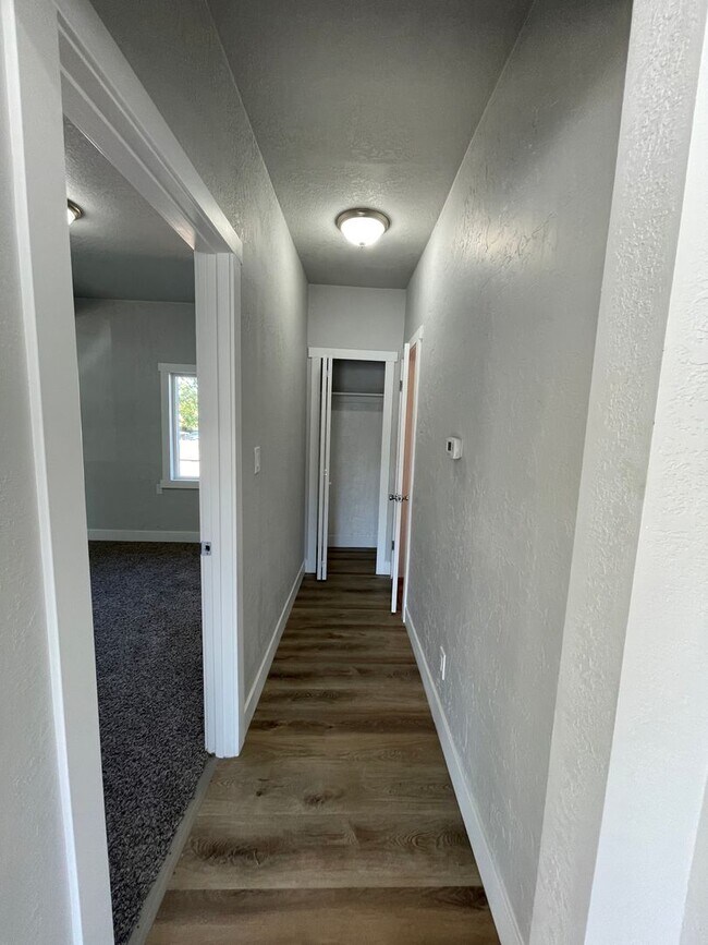 Building Photo - Spacious 4 Bed, 2 Bath Home with 2-Car Garage in Magna