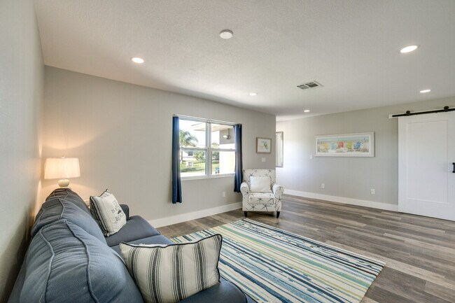 Building Photo - 6372 Otis Rd