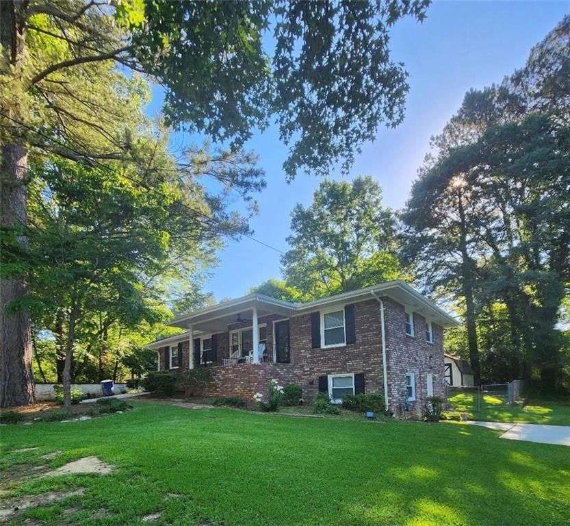 Building Photo - 302 Kelso Dr SW