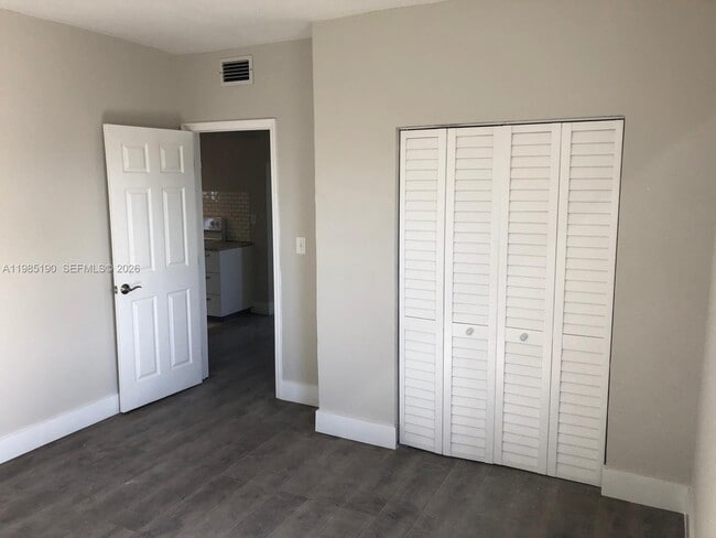 Building Photo - 1700 NW 22nd Ct