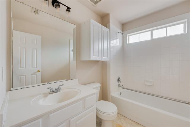 Building Photo - 406 Shady Valley Dr