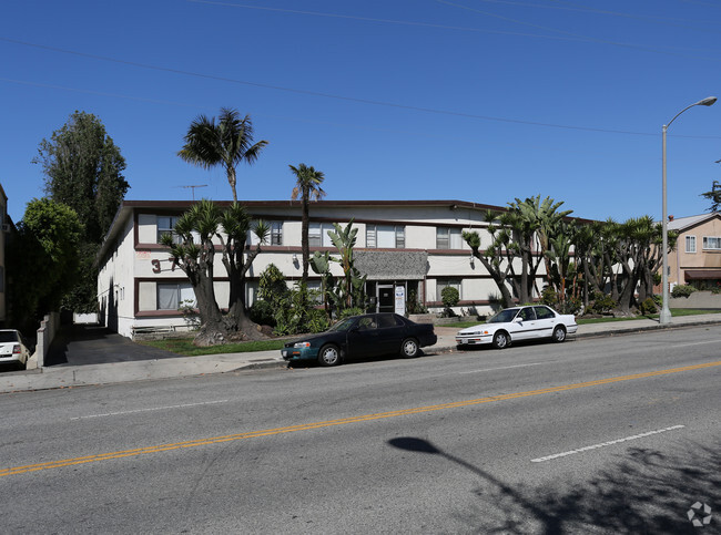 Building Photo - McLaughlin Apartments