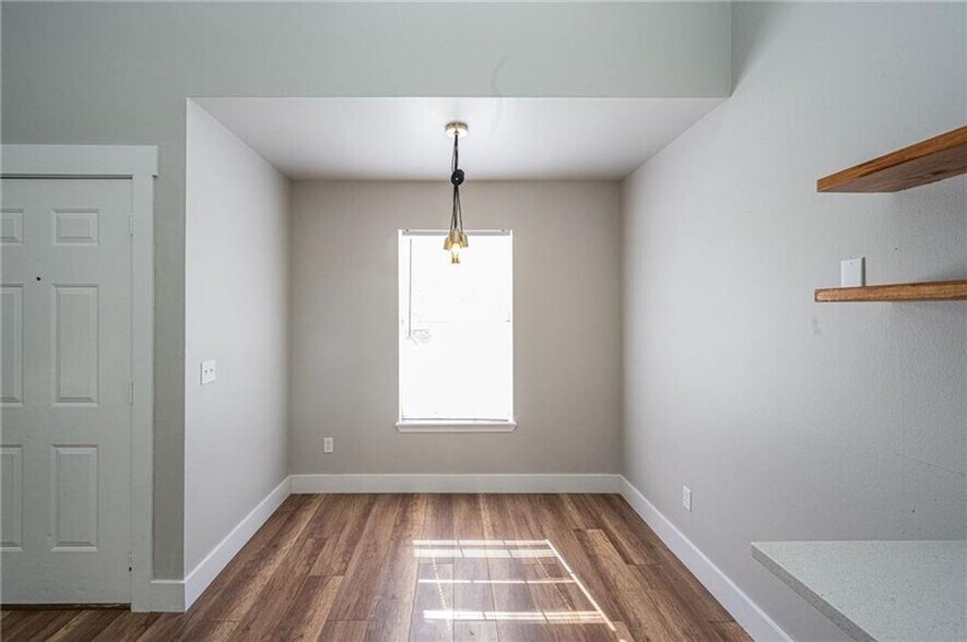 Building Photo - 2407 W Ash St