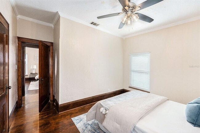 Building Photo - 2024 Oakdale Way