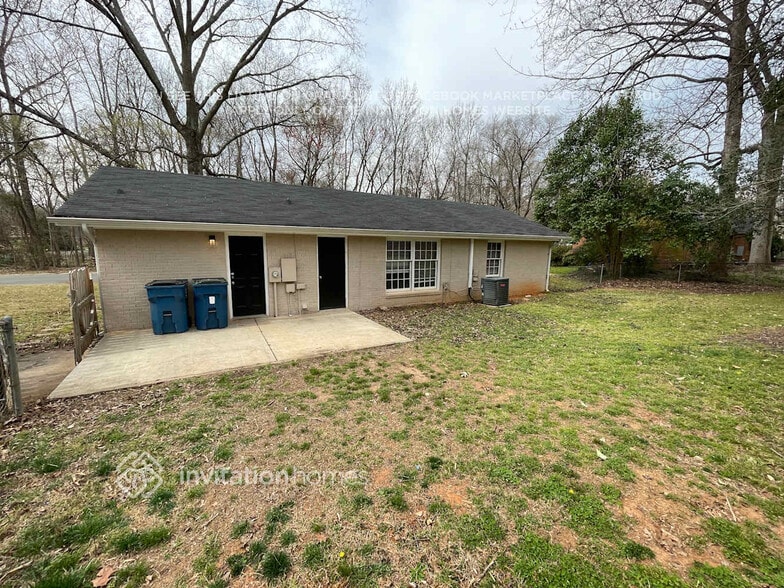 Building Photo - 10437 White Pine Rd