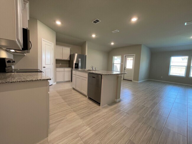 Building Photo - AVAILABLE NOW 4 BEDROOM 2 BATH NEW CONSTRU...