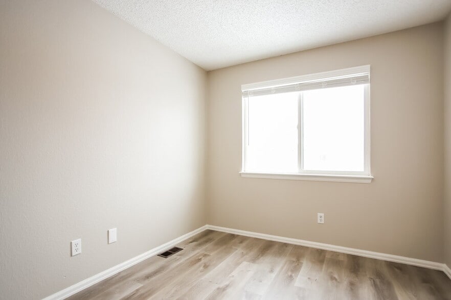 Building Photo - 13587 Bellaire St