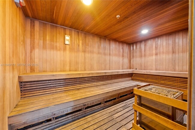 Building Photo - 3001 S Ocean Dr