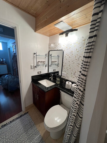 Building Photo - 2609 Ala Wai Blvd