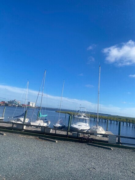 Building Photo - 725 N Atlantic Ave