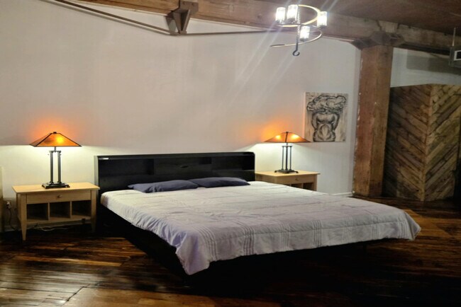 Building Photo - 226 Mt Elliott St