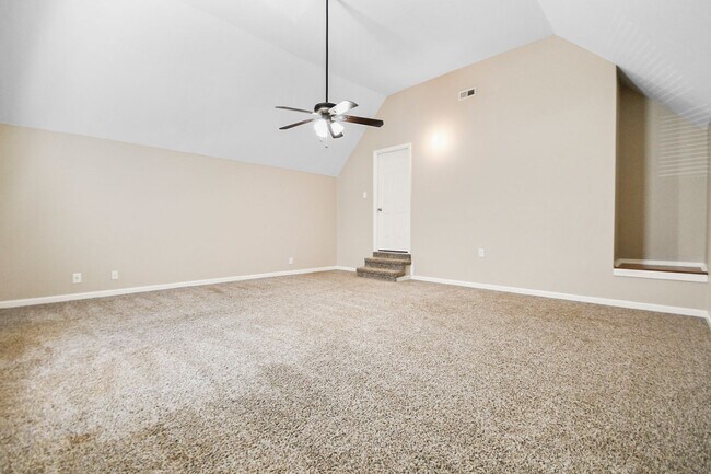 Building Photo - Pet Friendly Three Bedroom with Bonus!