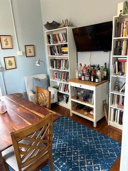 Building Photo - 516 Chapel St